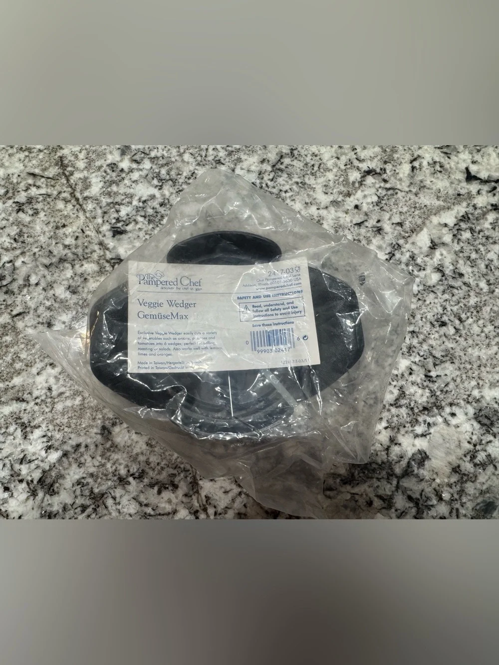 NIP - The Pampered Chef Veggie Wedger *Retired* Item # 2417
